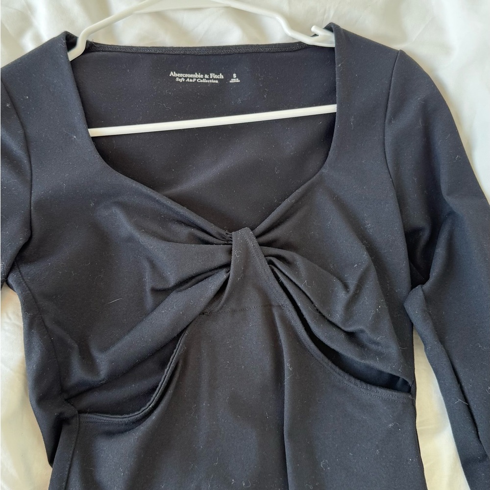 black Abercrombie long sleeve body suit with front cut outs size small - Picture 4 of 4